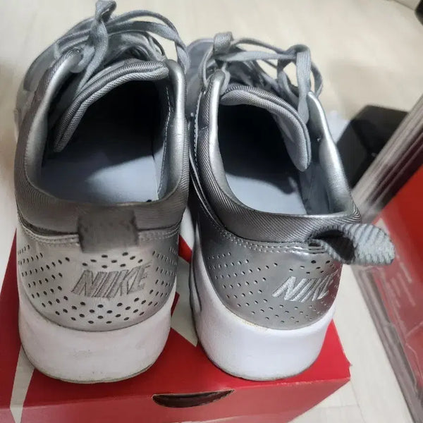 [BUNJANG] Nike Thea Silver Women's Sneakers / 나이키 테아 실버 우먼스