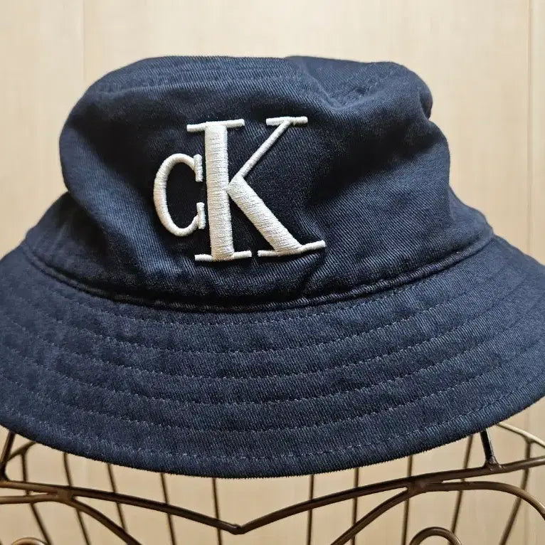 [BUNJANG] Calvin Klein Big Embroidered Logo Bucket Hat (Black) / 캘빈클라인(CK) 전면 빅 자수 로고 버킷햇/벙거지 (블랙)