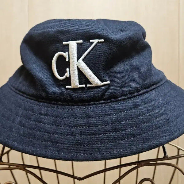 [BUNJANG] Calvin Klein Big Embroidered Logo Bucket Hat (Black) / 캘빈클라인(CK) 전면 빅 자수 로고 버킷햇/벙거지 (블랙)