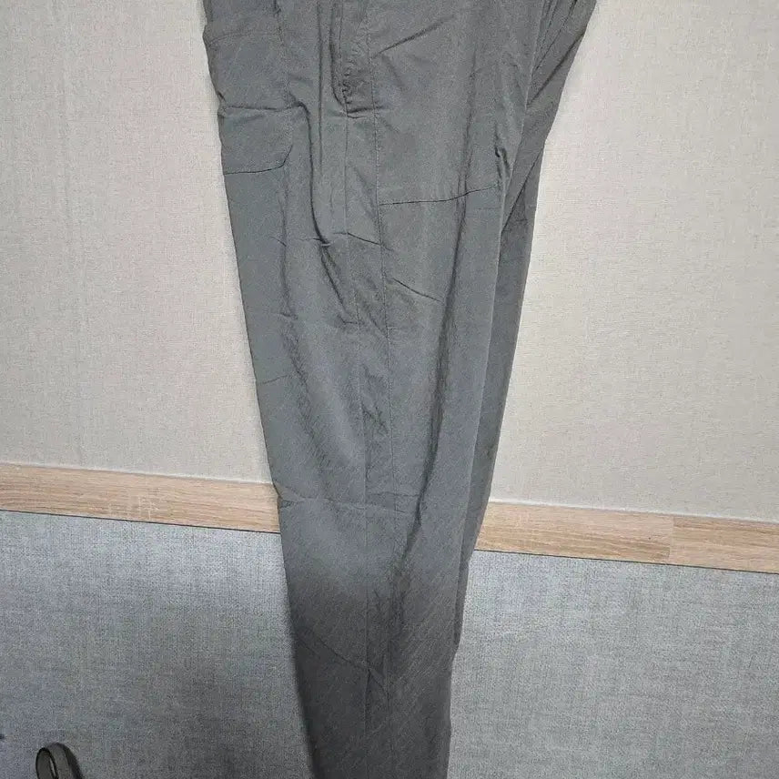 [BUNJANG] Khaki Functional Pants Size 38 / 카키색 기능성 팬츠 38사이즈