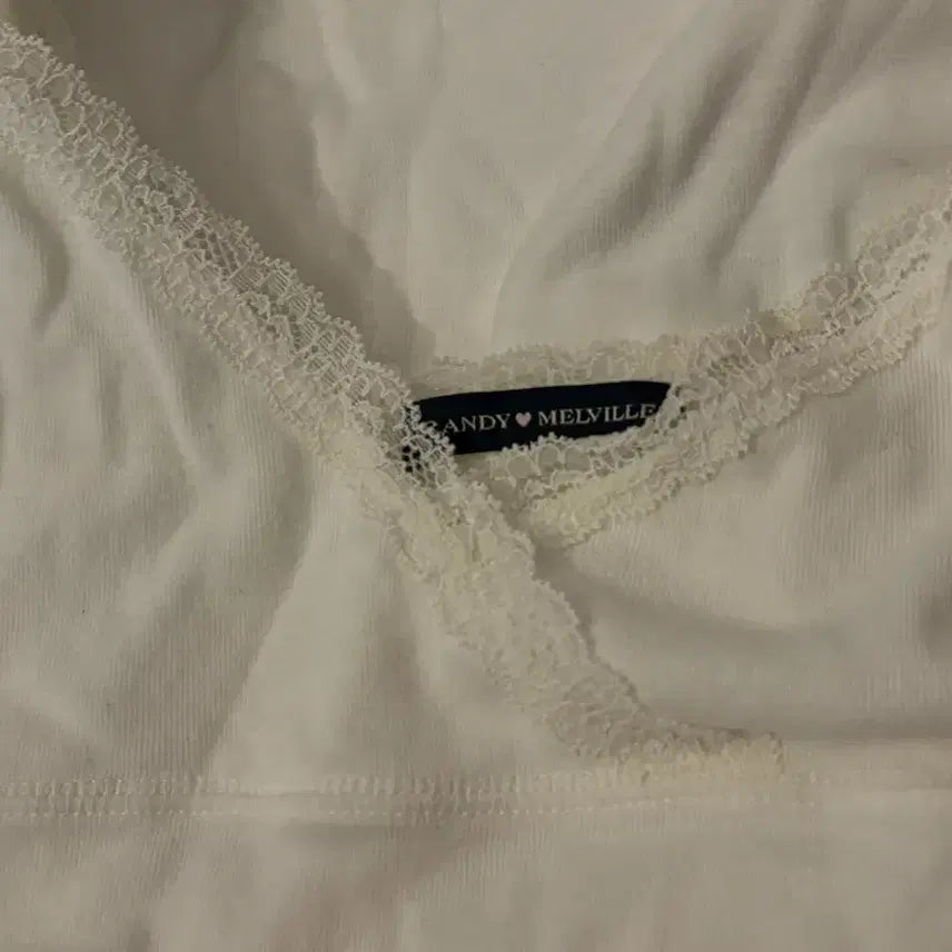 [BUNJANG] Brandy Melville Lace Sleeveless Top / 브랜디멜빌 레이스 슬리브리스