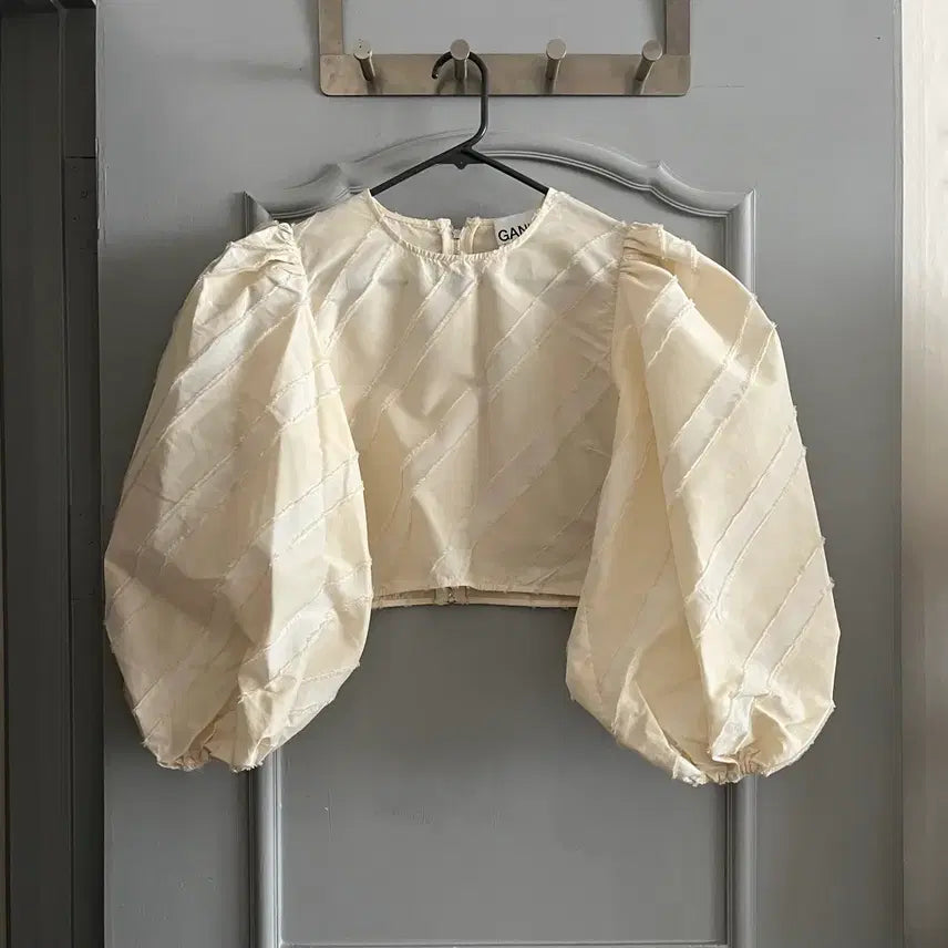 [BUNJANG] GANNI 22SS Stripe Taffeta Wide Sleeve Blouse Size 38 / 22ss 가니 GANNI 스트라이프 태피터 와이드 슬리브 블라우스 38사이즈