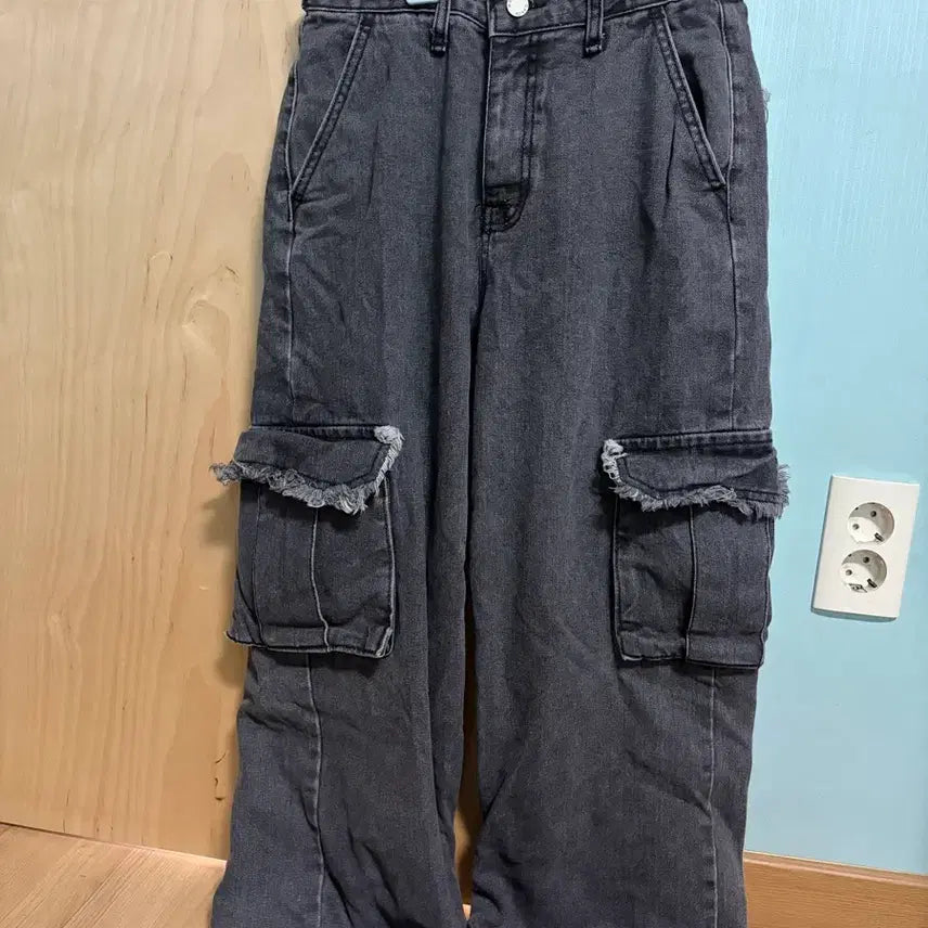 [BUNJANG] Mayyun Black Washed Denim Cargo Pants / 메이윤 카고 흑청 워싱 데님팬츠