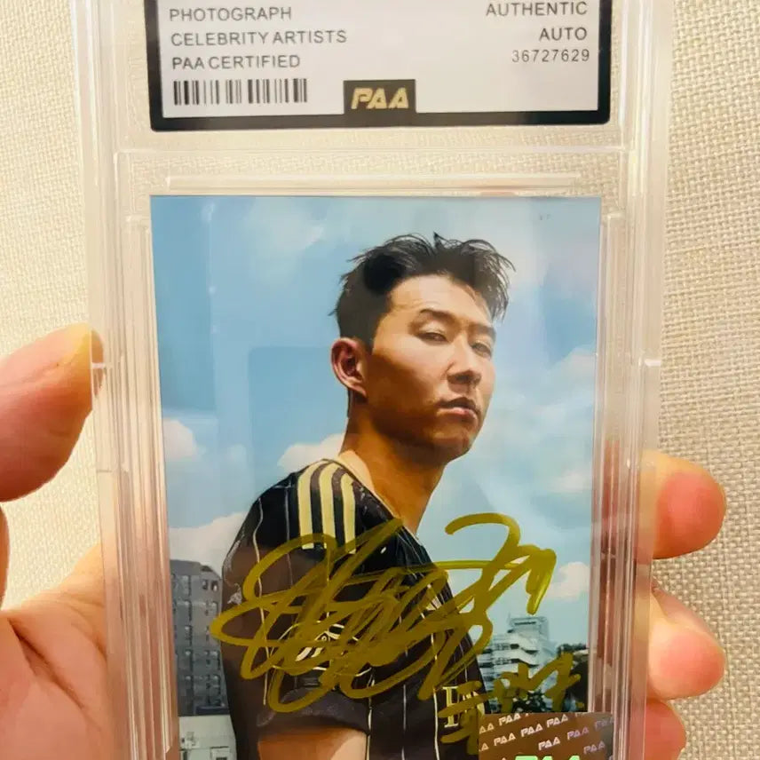 [BUNJANG] Son Heung-min Signed Photocard with PAA Certified Case / 손흥민 친필싸인 포토카드 | PAA 인증 케이스 포함 | 소장용 최상급