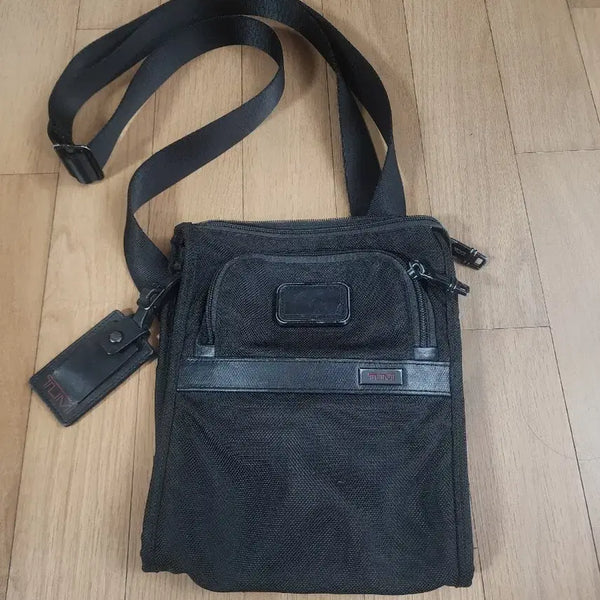 [BUNJANG] Tumi Alpha 2 Pocket Crossbody Bag / 투미 알파2 포켓 크로스백