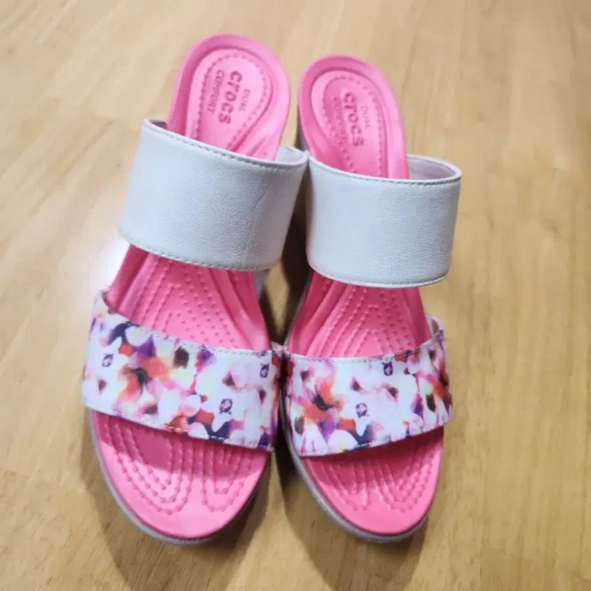 [BUNJANG] Crocs Two-Strap Wedge Heel Sandals Pink W7 / 크록스 투스트랩 웨지힐 샌들 핑크 240  w7