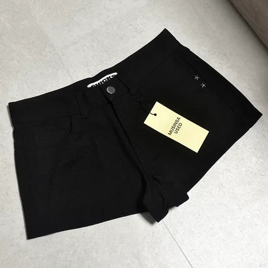 [BUNJANG] Chicks Multi Stud Micro Shorts Black S / 무신사 칙스 멀티 스터드 마이크로쇼츠 숏팬츠 반바지 블랙 S