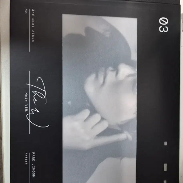 [BUNJANG] Park Ji Hoon Mini Album Vol. 3 [The W] Noir Version (CD + Photobook) / 박지훈 - 미니앨범 3집 [The W] (Noir 버전)포카X