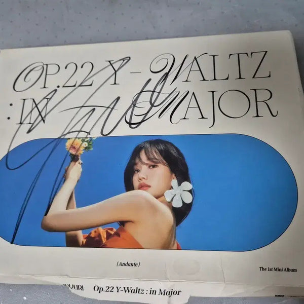[BUNJANG] Jo Yuri Op.22 Y-Waltz: in Major Signed Album / 조유리 Op.22 Y-Waltz: in Major 사인반