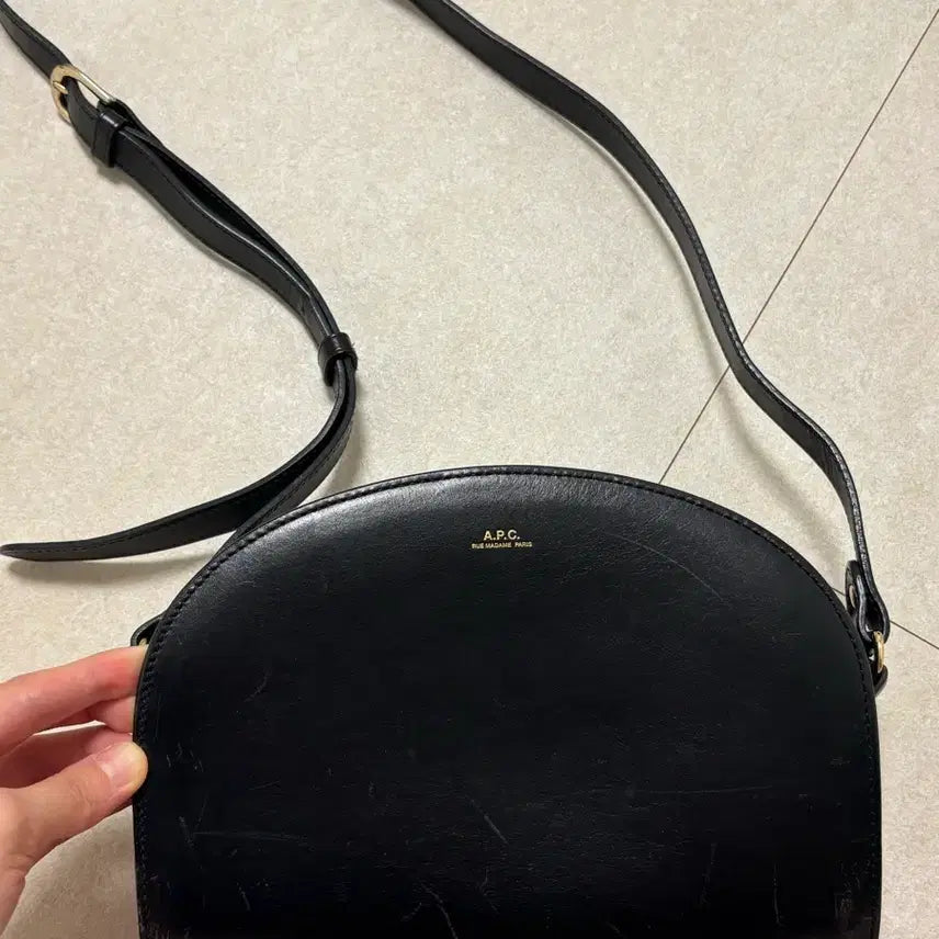 [BUNJANG] A.P.C. Half Moon Bag Black Leather / 아페쎄 하프문백
