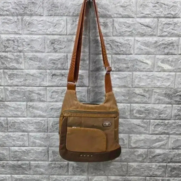 [BUNJANG] Tumi Khaki Brown Nylon Crossbody Bag (Size 30*28) / 정품 투미(Tumi) 브랜드의 카키 브라운 컬러 나일론 소재 크로스백 사이즈 30*28