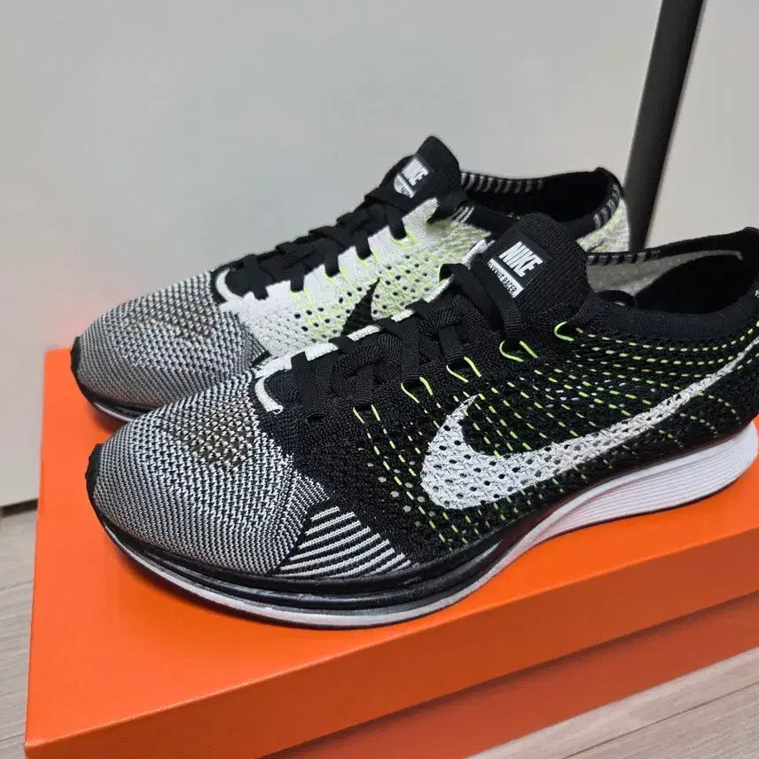 [BUNJANG] Nike Flyknit Racer Shoes / 나이키 플라이니트 레이서