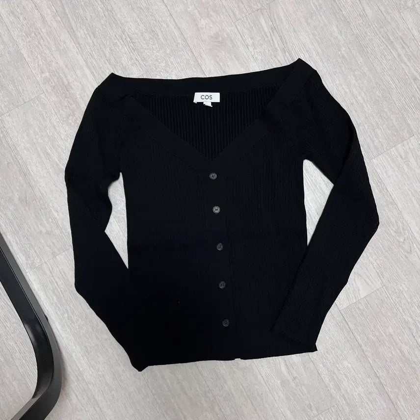 [BUNJANG] COS Black V-Neck Cardigan / COS 블랙 브이넥 가디건