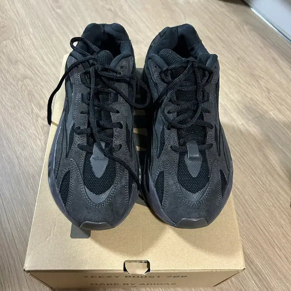 [BUNJANG] Adidas Yeezy Boost 700 V2 Vanta / 아디다스 이지부스트 700 V2 반타