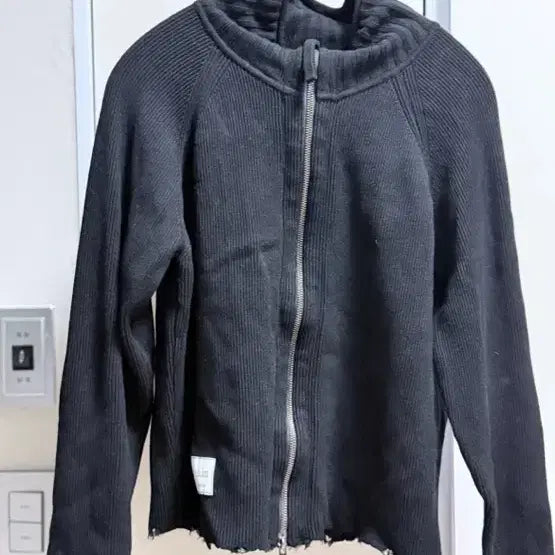 [BUNJANG] Matinkim Raw Edge Logo Knit Zip Up Black / 마뗑킴 집업