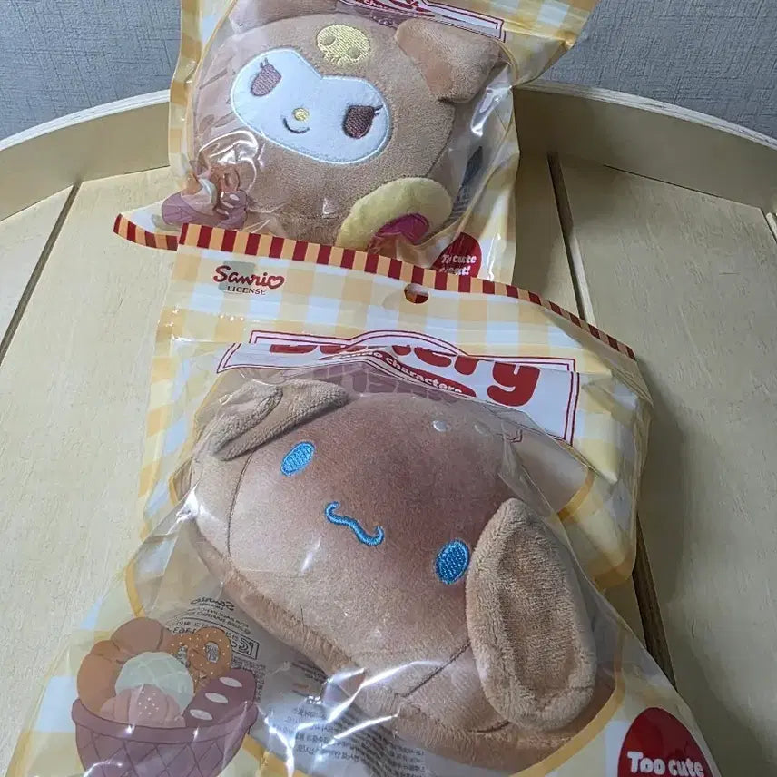 [BUNJANG] Sanrio Authentic Bakery Keychain Kuromi Cinnamonroll / 산리오 정품 미개봉 베이커리 키링 쿠로미 시나모롤
