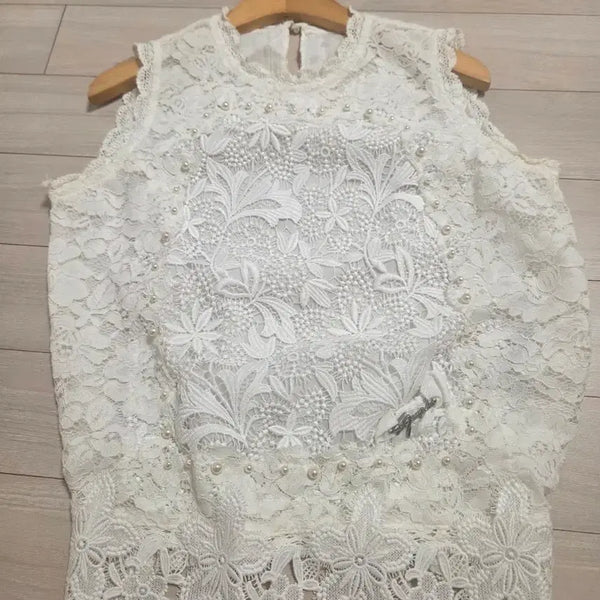 [BUNJANG] Sohn.Jeong.Wan Lace Pearl Detail Blouse / 손정완 레이스블라우스