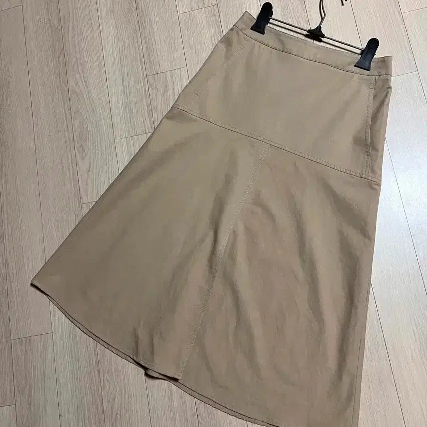[BUNJANG] ILAIL 21ss Cotton A-Line Skirt Beige / 일라일 ILAIL 21ss 바스락 코튼 A라인 스커트 베이지 슬릿 트렌치 롱 치마