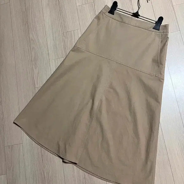 [BUNJANG] ILAIL 21ss Cotton A-Line Skirt Beige / 일라일 ILAIL 21ss 바스락 코튼 A라인 스커트 베이지 슬릿 트렌치 롱 치마