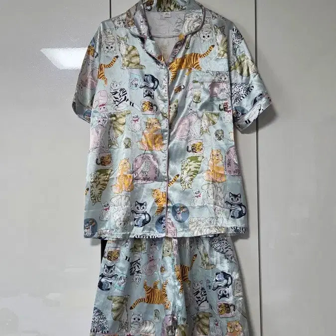 [BUNJANG] Cat Pattern Silk Pajama Set / 고양이 패턴 실크 파자마 세트
