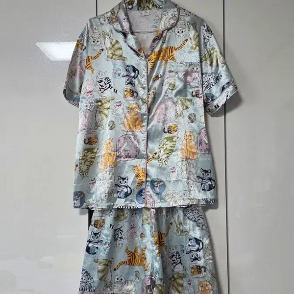 [BUNJANG] Cat Pattern Silk Pajama Set / 고양이 패턴 실크 파자마 세트