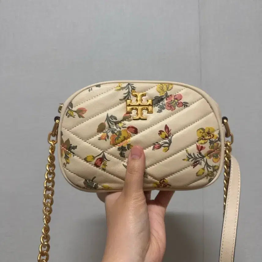 [BUNJANG] Tory Burch Kira Chevron Camera Bag Floral / 토리버치 키라 쉐브론 카메라백 플로럴