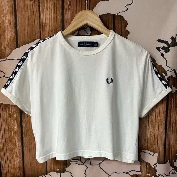 [BUNJANG] Fred Perry Laurel Tape Cropped T-shirt White UK10 / 프레드페리 로렐 테이프 크롭 반팔 티셔츠 화이트 UK10