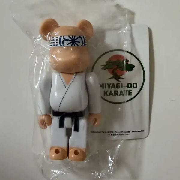 [BUNJANG] Bearbrick Artist Cobra Kai Series 43 (Inverse) / 베어브릭 43탄 아티스트 코브라 카이 (역)