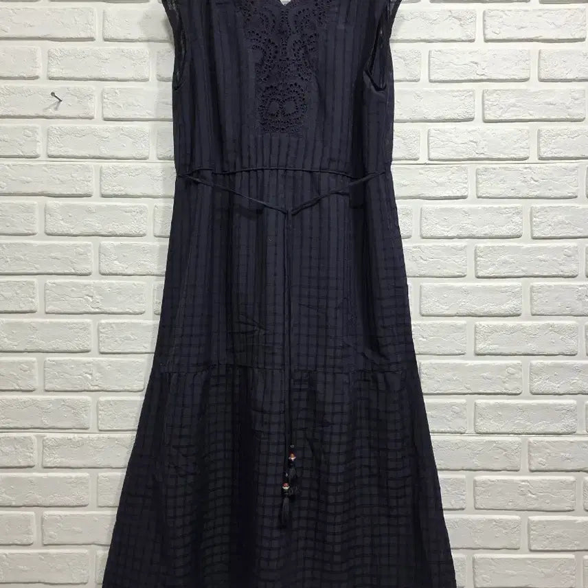[BUNJANG] Olivia Lauren 2022 Punch Embroidery Dress 100 / 2022년 올리비아로렌 펀칭자수 원피스 100