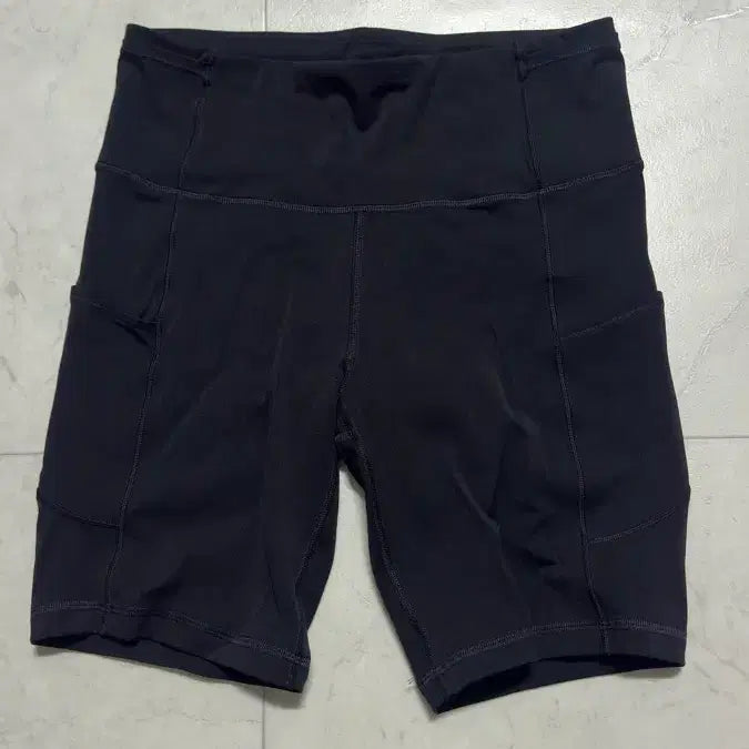 [BUNJANG] Lululemon Fast & Free High-Rise 8-Inch Shorts Women's Size 8 / 룰루레몬 패스트앤 프리 하이라이즈 쇼츠 8인치 여성 8사이즈