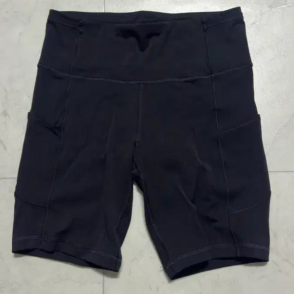 [BUNJANG] Lululemon Fast & Free High-Rise 8-Inch Shorts Women's Size 8 / 룰루레몬 패스트앤 프리 하이라이즈 쇼츠 8인치 여성 8사이즈
