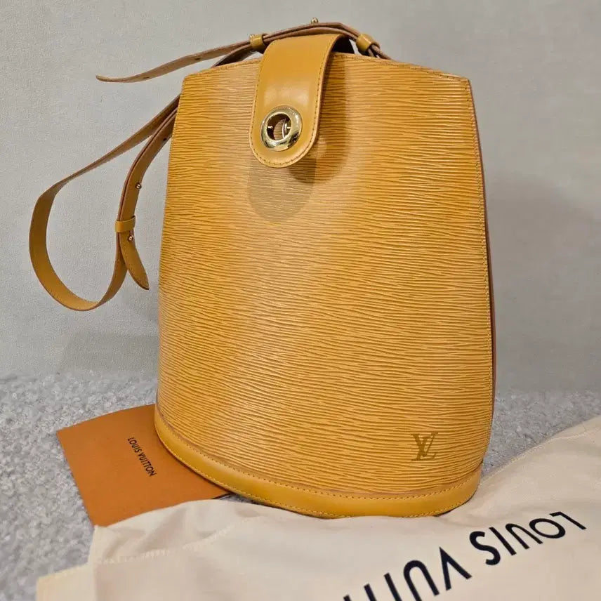[BUNJANG] Louis Vuitton Epi Cluny Shoulder Bag Yellow / 정품 루이비통 예삐 클루니 숄더백 옐로우컬러