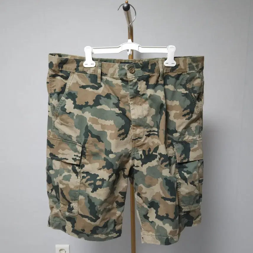 [BUNJANG] Levi's Camouflage Military Cargo Shorts (39-inch) / 39인치 ) 리바이스 카모플라쥬 밀리터리 카고 반바지