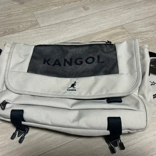[BUNJANG] Kangol Crossbody Bag / 캉골 크로스백