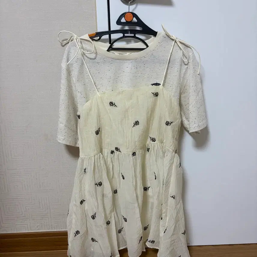 [BUNJANG] Flower Embroidery Bustier Dress - Ivory, New / 플라워자수 원피스 뷔스티에 아이보리 새제품