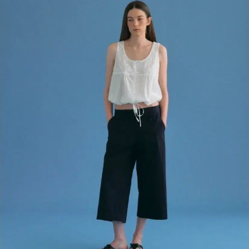 [BUNJANG] Thanat Tailored Bermuda Pants Navy / 타낫 테일러드 버뮤다 팬츠 Tailored bermuda pants (navy)