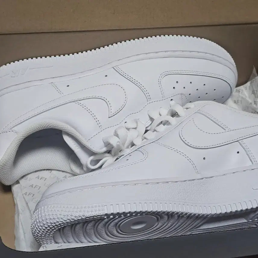 [BUNJANG] Nike Air Force 1 '07 Low White - Size 250 / (W) 나이키 에어포스 1 '07 로우 화이트 250사이즈