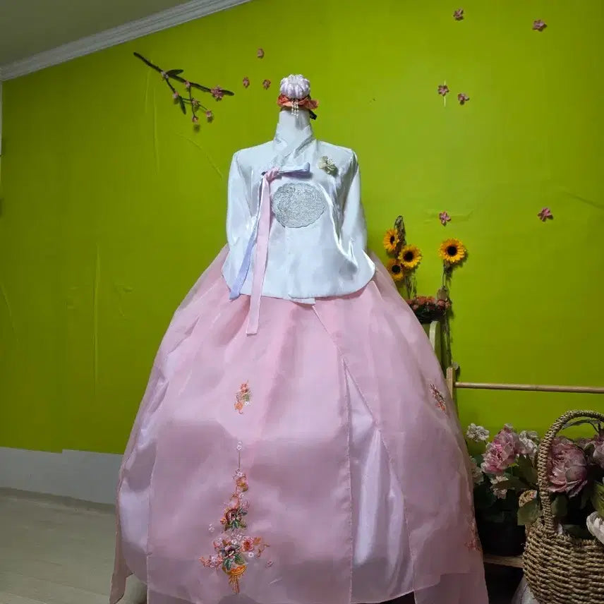 [BUNJANG] Women's Hanbok with Floral Embroidery / 66/ 통통66/ 77 / 당의한복/ 갈라치마/ 꽃자수/ 여성한복