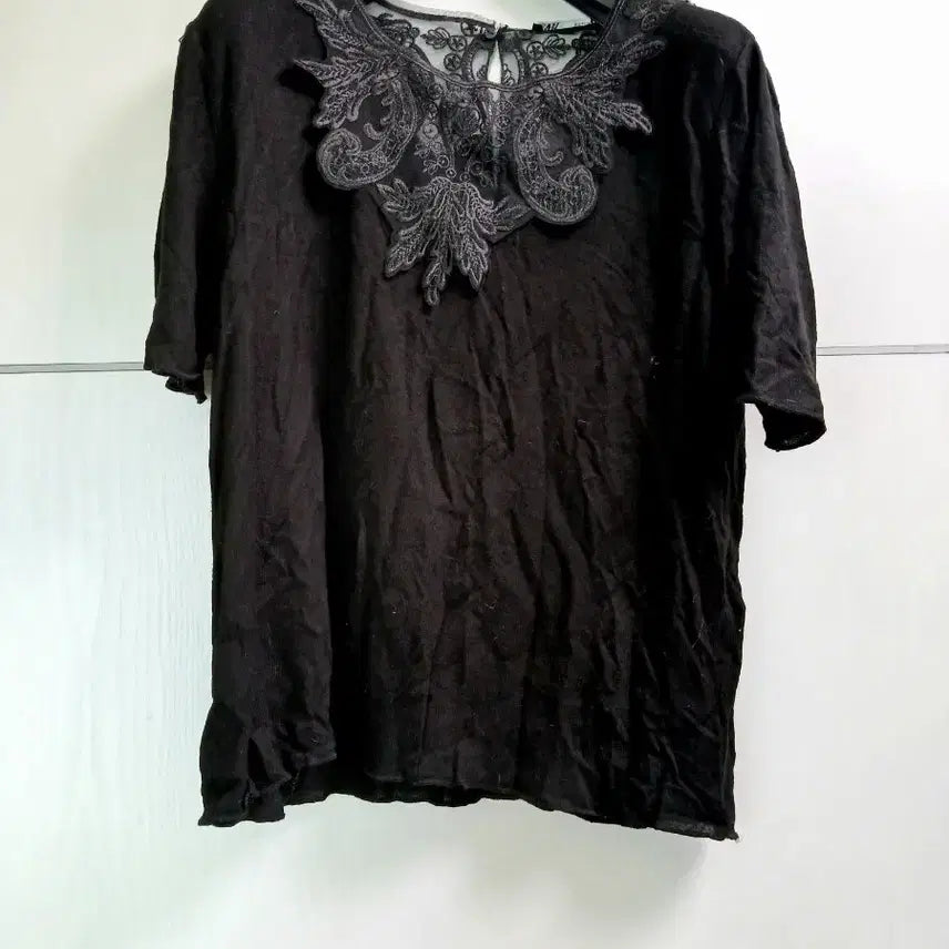 [BUNJANG] Zara Lace Trimmed Black Short Sleeve T-Shirt / 갸루 레이스 장식 블랙 반팔 티셔츠