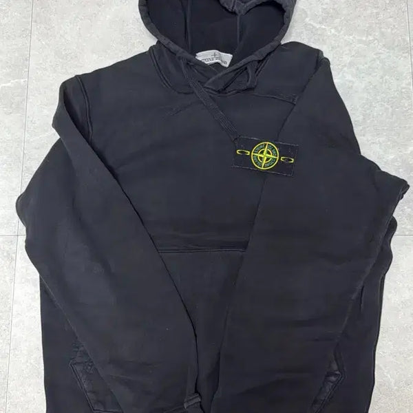 [BUNJANG] Stone Island Badge Hoodie Black / 스톤아일랜드 와펜 후드티 블랙