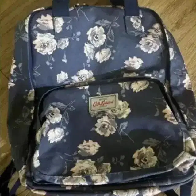 [BUNJANG] Cath Kidston Navy Floral Backpack / 캐스 키드슨 백팩 네이비 플로럴