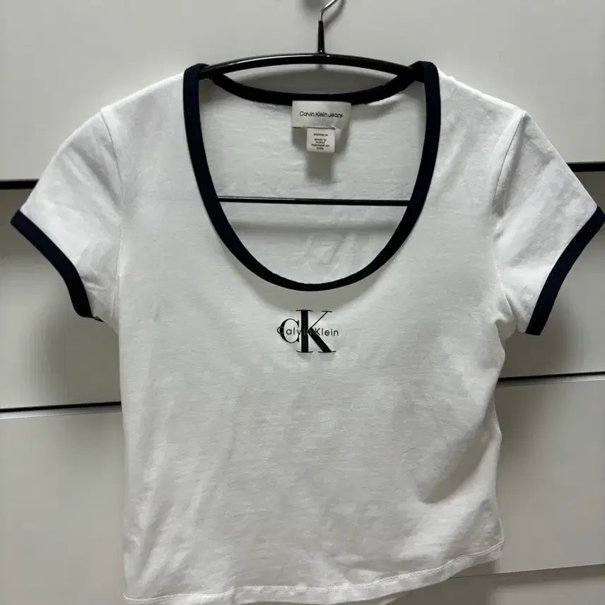 [BUNJANG] Calvin Klein Jeans Women's Monogram Scoop Baby T-Shirt / 캘빈클라인진 여성 모노로고 스쿱 베이비 반팔 티셔츠