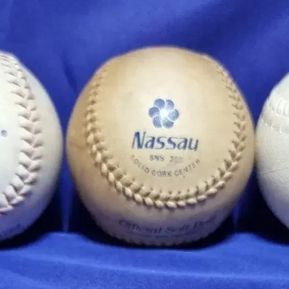 [BUNJANG] Vintage Baseball & Softball 3-Ball Set (Diamond, Nassau, Maruken) / 빈티지 야구공 & 소프트볼 3종 (다이아몬드 / 낫소 / 마루켄)