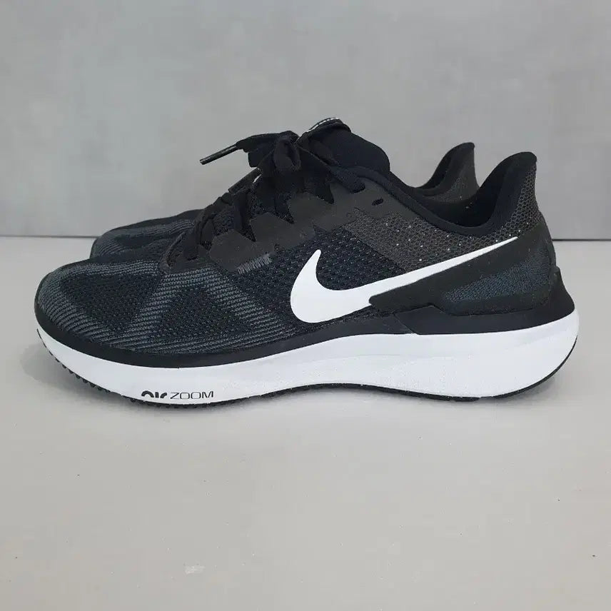 [BUNJANG] Nike Air Zoom Structure 25 Black White Running Shoes (250mm) / 나이키 에어 줌 스트럭처 25 블랙 화이트 (250)