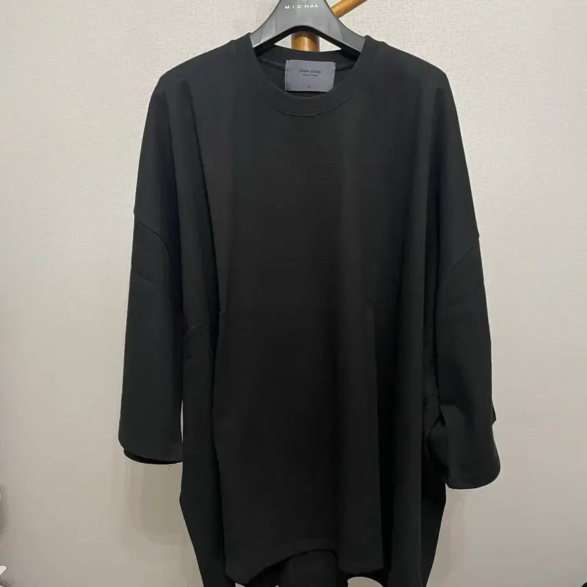 [BUNJANG] Namjeongne Meteor Black Oversized 7/8 Sleeve Sweatshirt (New) / 남정네 메테오 블랙 오버핏 맨투맨 7부 (새상품)
