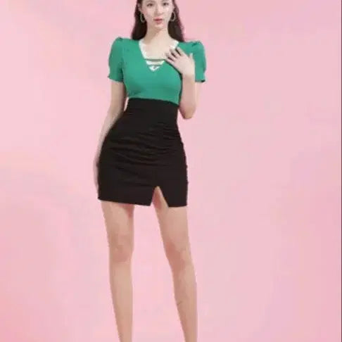 [BUNJANG] Unique Mini Dress with Puff Sleeves and V-Neck / 77홀복