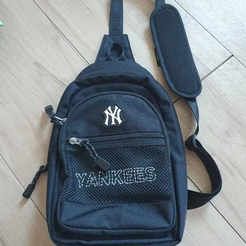 [BUNJANG] New York Yankees Mesh Crossbody Bag / 뉴욕 양키스 메쉬 크로스백