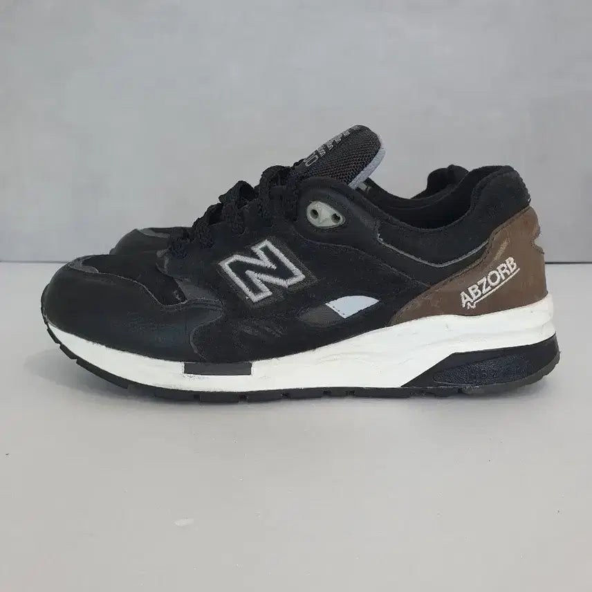 [BUNJANG] New Balance 1600 Elite Edition Oreo / 뉴발란스 1600 엘리트 에디션 오레오 (240)