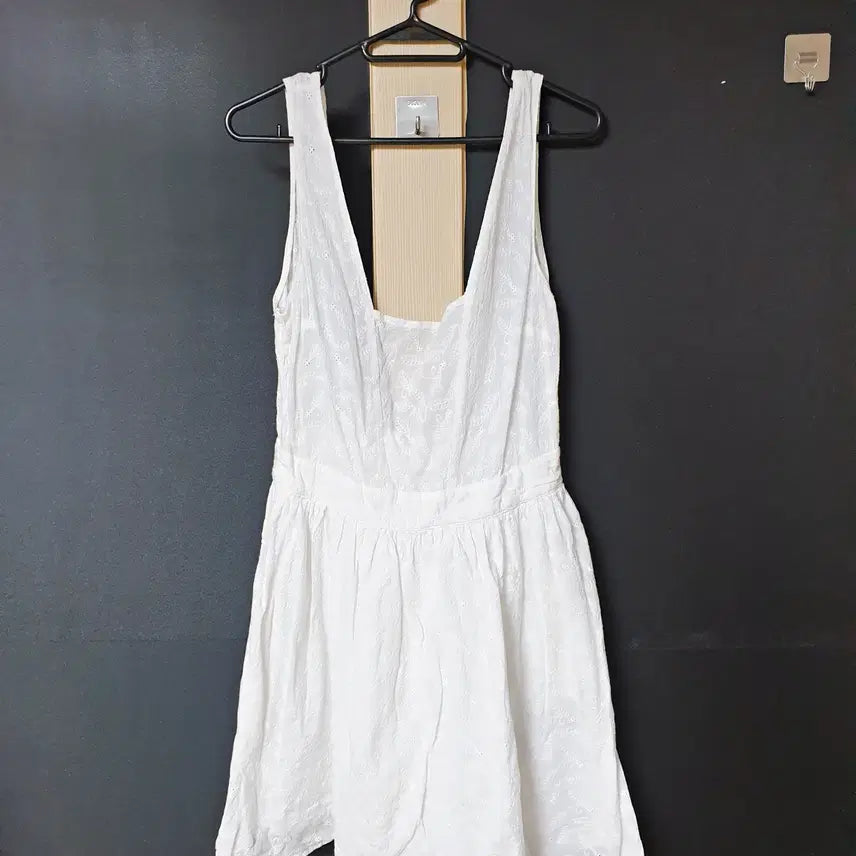 [BUNJANG] Zara Punch Embroidery Long Blouse - White (M) / 진짜만원 자라 펀칭자수 롱블라우스 M 화이트