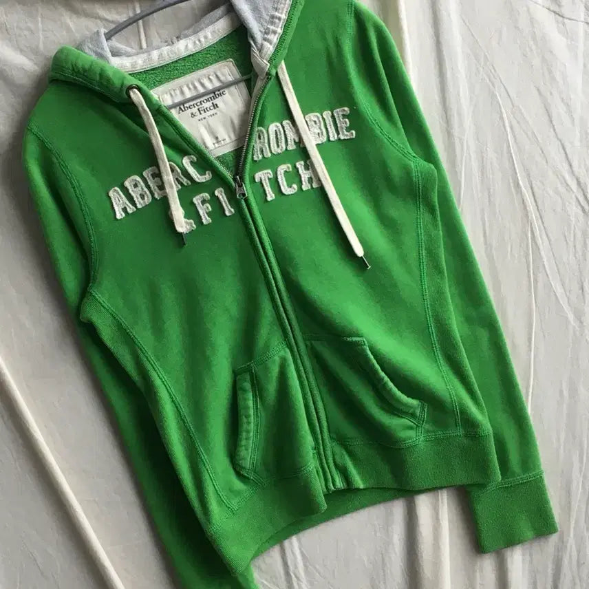 [BUNJANG] Abercrombie & Fitch Central Logo Zip-Up Hoodie / 아베크롬비 중앙로고 후드집업